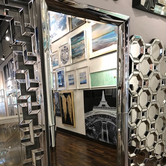 Meet your Posher, SIM 🌷 - Picture 1 of 2